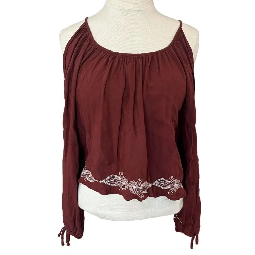 🔥 4/$25 La Hearts Rust Merlot Cold Shoulder Split Sleeve Embroidered Top Large